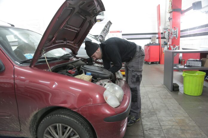 Jak sprawdzić historię serwisową auta premium, kiedy sprzedawca kręci nosem Jak sprawdzić historię serwisową auta premium, kiedy sprzedawca kręci nosem